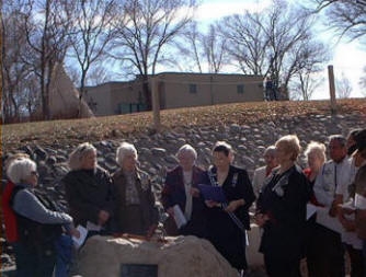 Uncompahgre Valley Chapter Dedicates Bronze Plaque