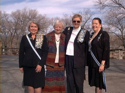 Uncompahgre Valley Chapter Dedicates Bronze Plaque