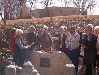 Uncompahgre Valley Chapter Dedicates Bronze Plaque